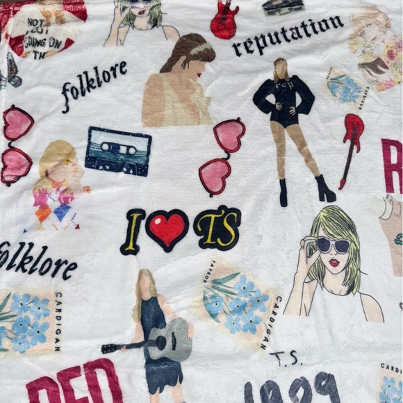 Taylor Swift Red Concert Tour Small Blanket Throw NEW without tags - Picture 2 of 5
